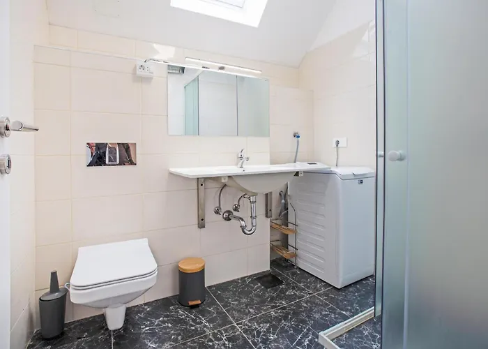 1 Bedroom Stunning In דירה Zoll