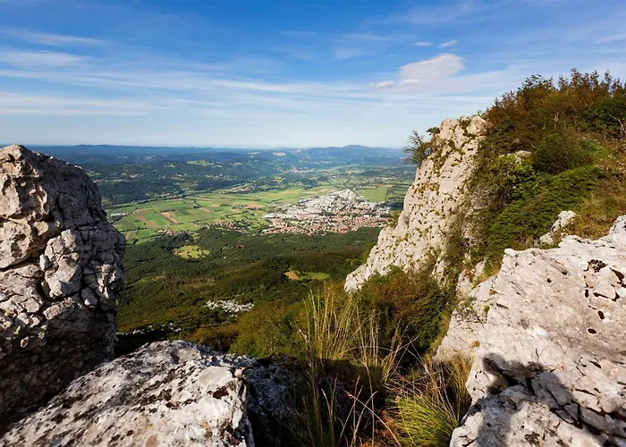 1 Bedroom Stunning In דירה *